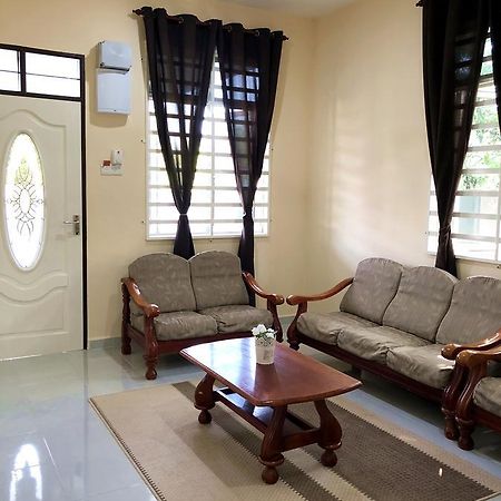 Twin Homestay B كُوالا تيرينغانو المظهر الخارجي الصورة